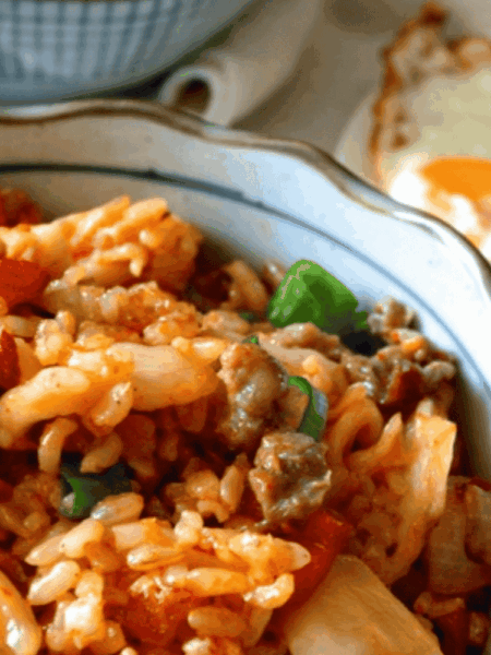 Cơm chiên ba chỉ bò kim chi đậm đà, càng ăn càng ghiền