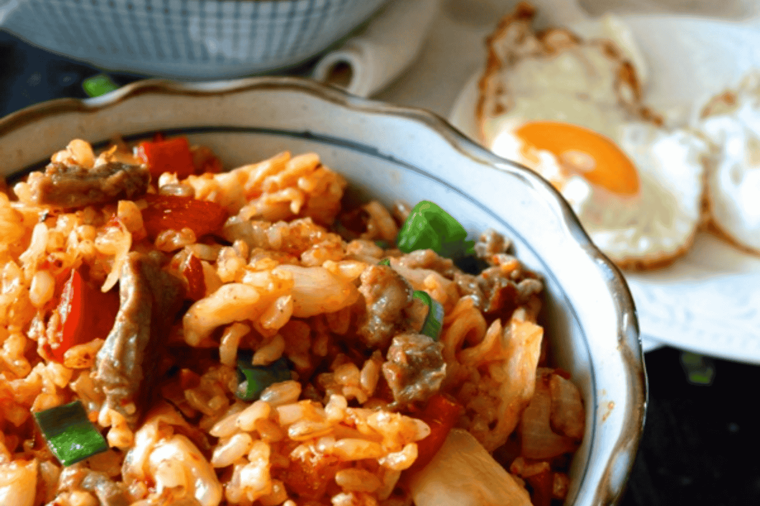 Cơm chiên ba chỉ bò kim chi đậm đà, càng ăn càng ghiền