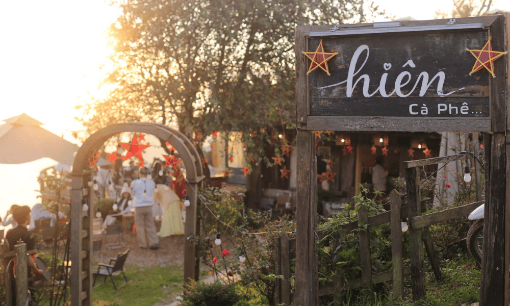 Hiên Coffee Tà Xùa với khu vườn rực rỡ đón hoàng hôn