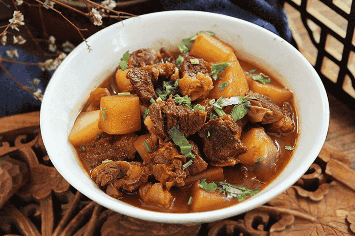 Nạm bò hầm khoai tây đậm đà, thơm mềm – Ăn một lần là nhớ mãi.