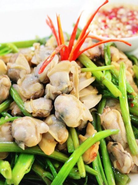 Rau muống xào hến