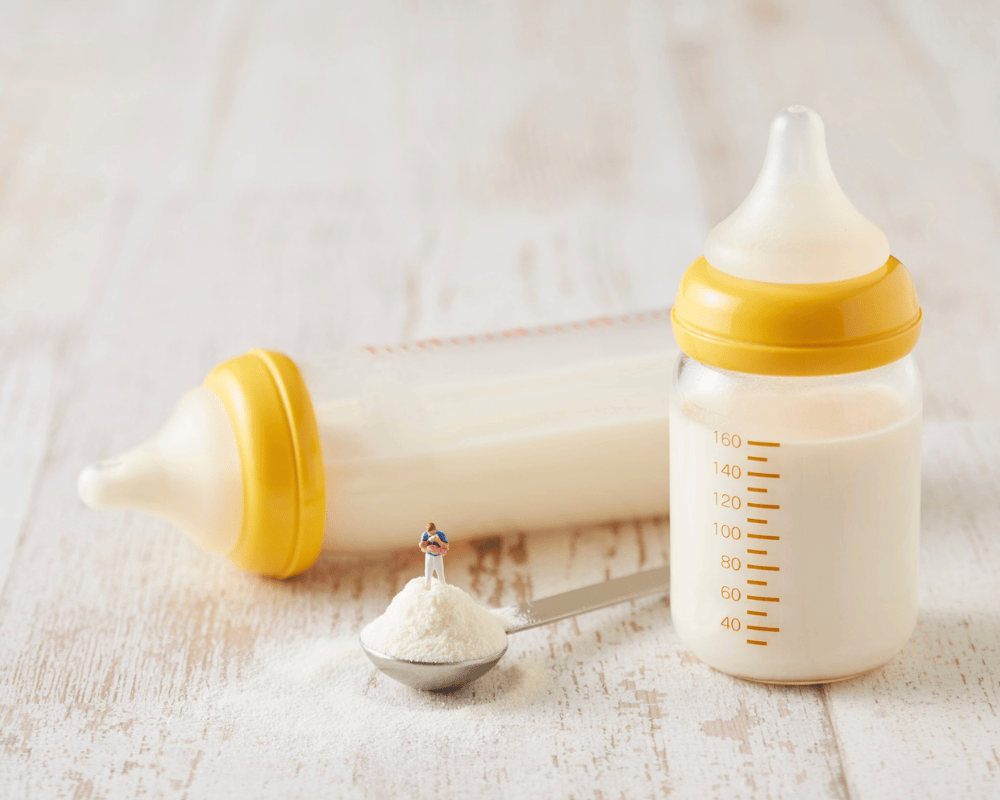 Sữa, tã, khăn ướt là một phần không thể thiếu cho trẻ nhỏ