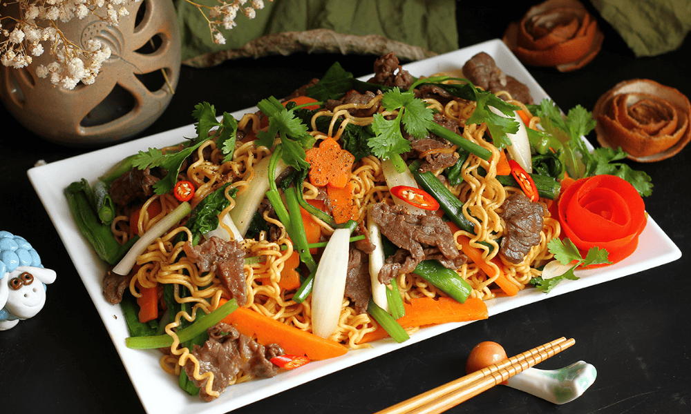Mì xào bò rau cải