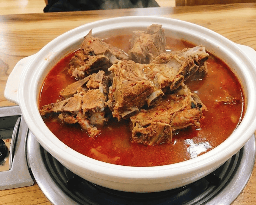 Món xương ống heo hầm cay ấm nóng đậm đà