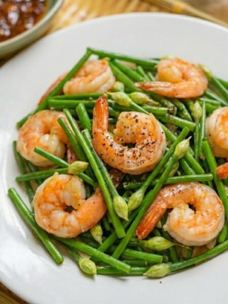 Cách làm nõn tôm xào bông hẹ tươi ngon cho gia đình dịp Tết sum vầy