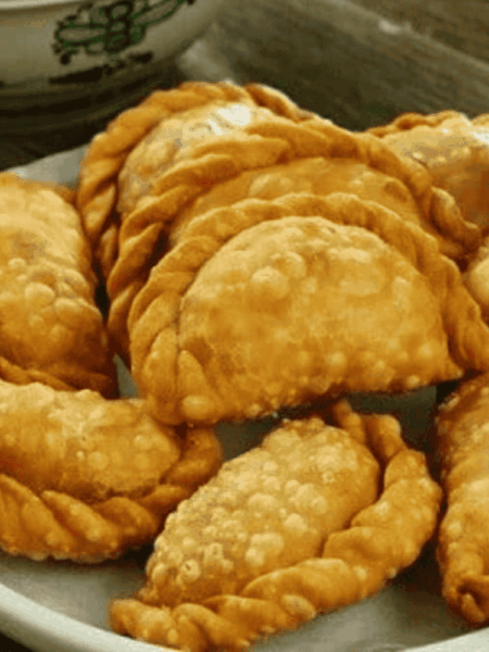 Món bánh gối nhân thịt heo