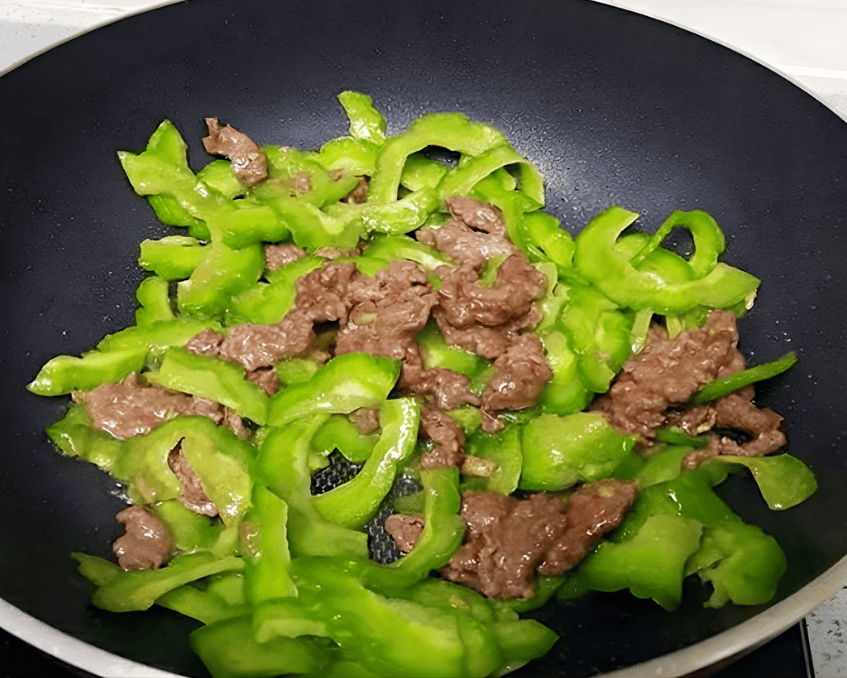 Món bò xào khổ qua giòn ngon thanh mát