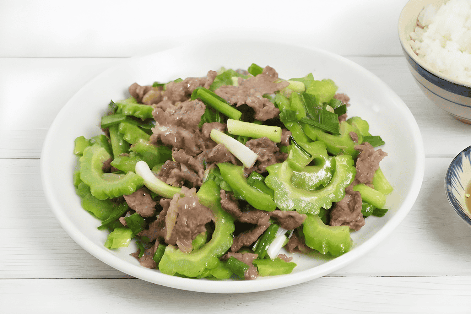 Cách làm bò xào khổ qua giòn ngon, thanh mát và không bị đắng