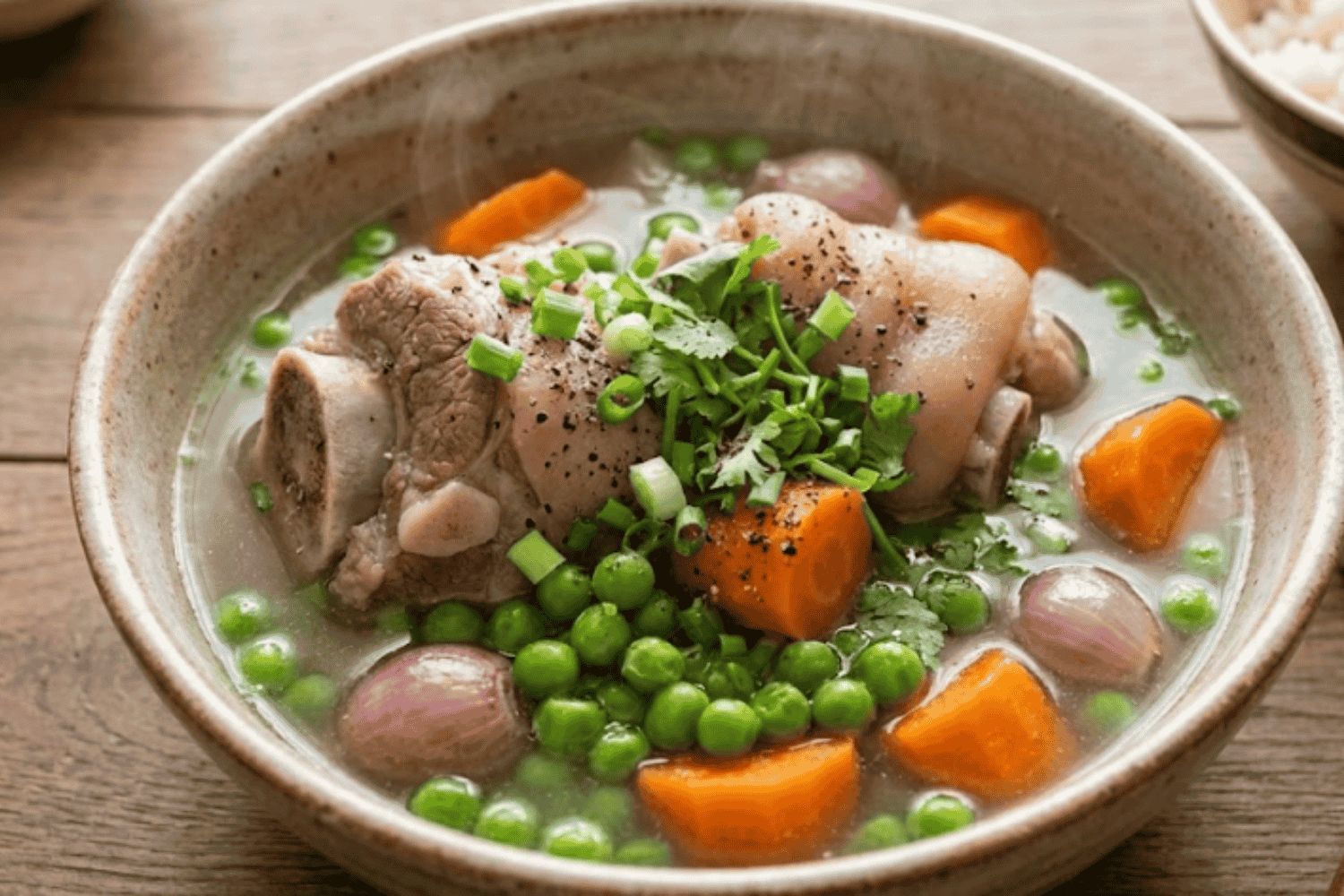 Cách làm xương ống heo hầm đậu Hà Lan ngọt bùi, bổ dưỡng