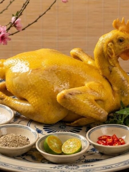 Cách luộc gà cúng Tết da vàng đẹp
