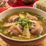 Cách nấu canh măng khô chân giò ngày Tết