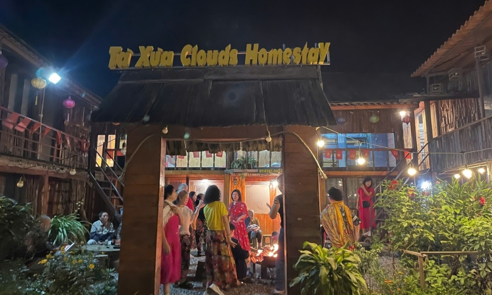 Tà Xùa Clouds Homestay view săn mây trực diện, phòng kính