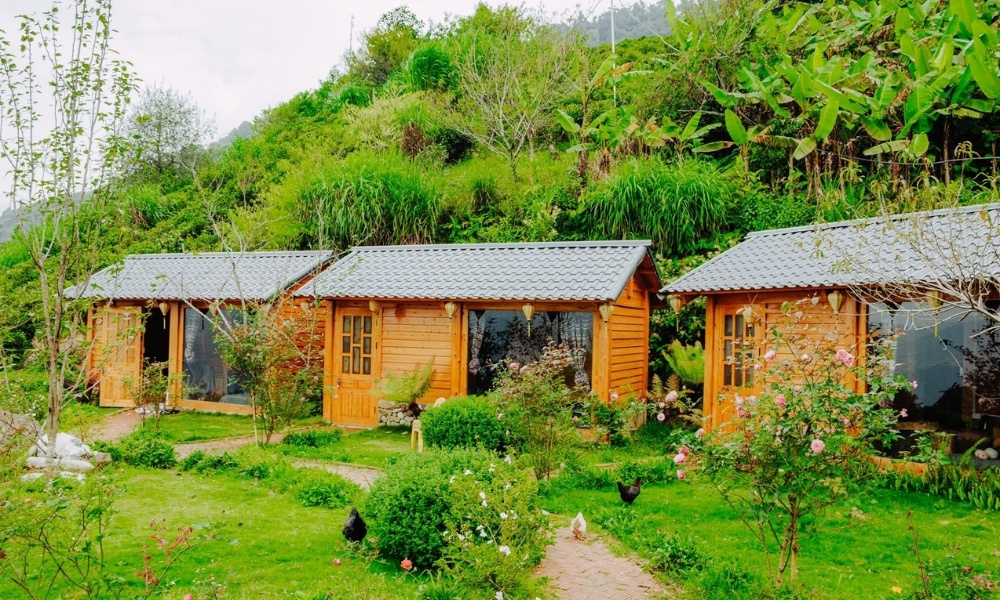 Pơ Mu Homestay ấm áp với kiến trúc gỗ truyền thống