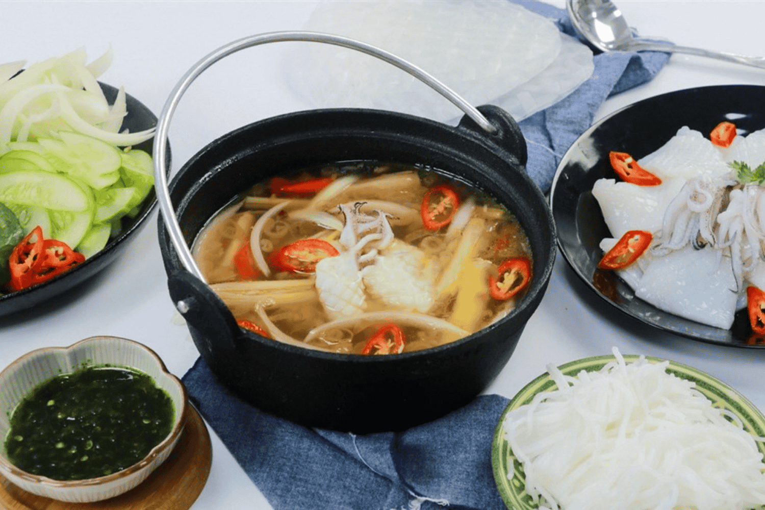 lau-muc-nhung-giam-mon-an-thanh-mat-dam-vi-bien