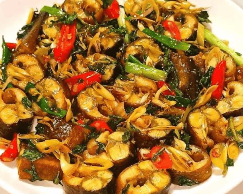 Món lươn xào sả ớt đậm đà 