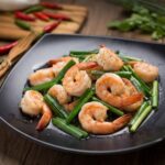 Nõn tôm xào bông hẹ: Công thức xào nhanh ngọt tự nhiên