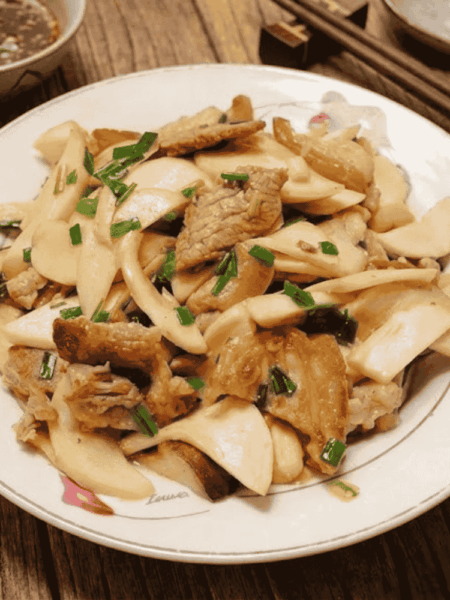 Món thịt vai xào nấm đùi gà