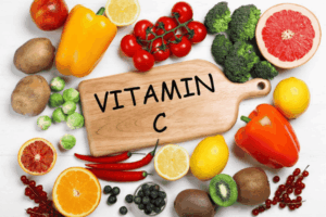 Thực đơn giàu vitamin C từ rau xanh và trái cây giúp tăng đề kháng