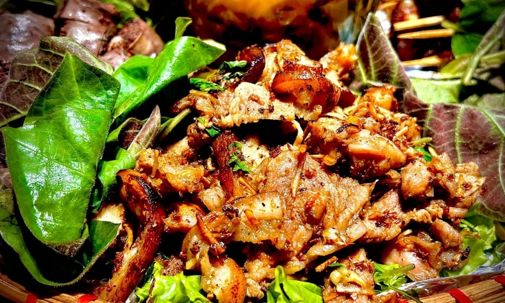 Lợn bản nướng Tà Xùa thơm giòn