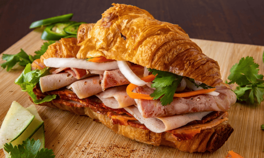 Bánh croissant nhân mặn