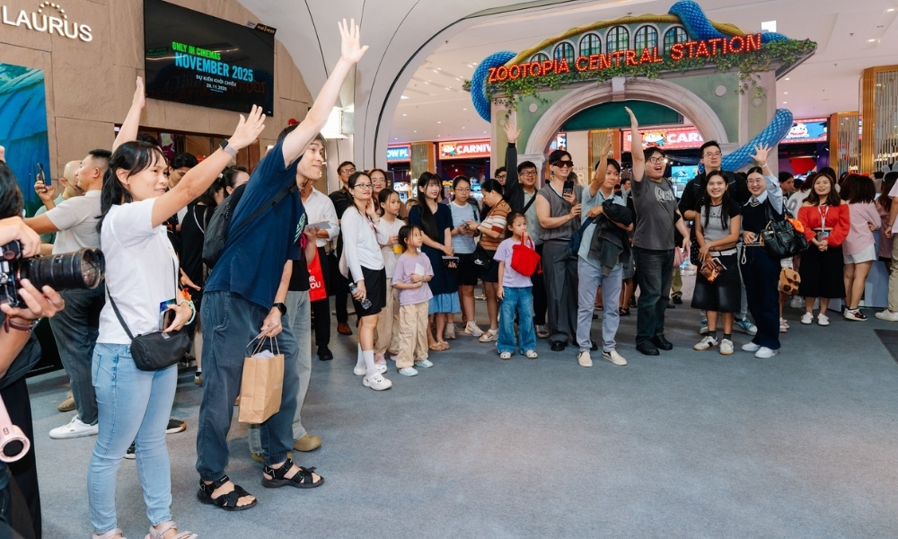 Fan hâm mộ hào hứng check-in tại sự kiện Zootopia 2