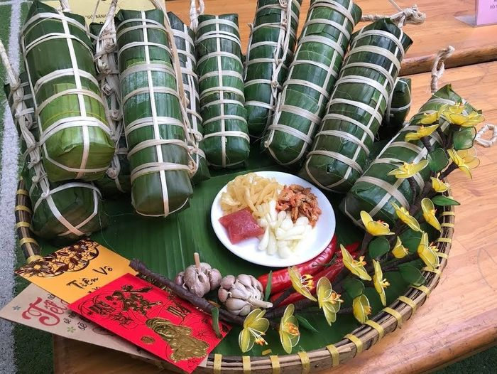 Bánh chưng hay bánh tét làm quà Tết bố mẹ chồng thường được đánh giá cao