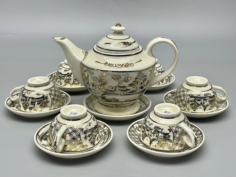 Biếu quà tết cho bố mẹ người yêu không thể bỏ qua bộ ấm chén gốm sứ