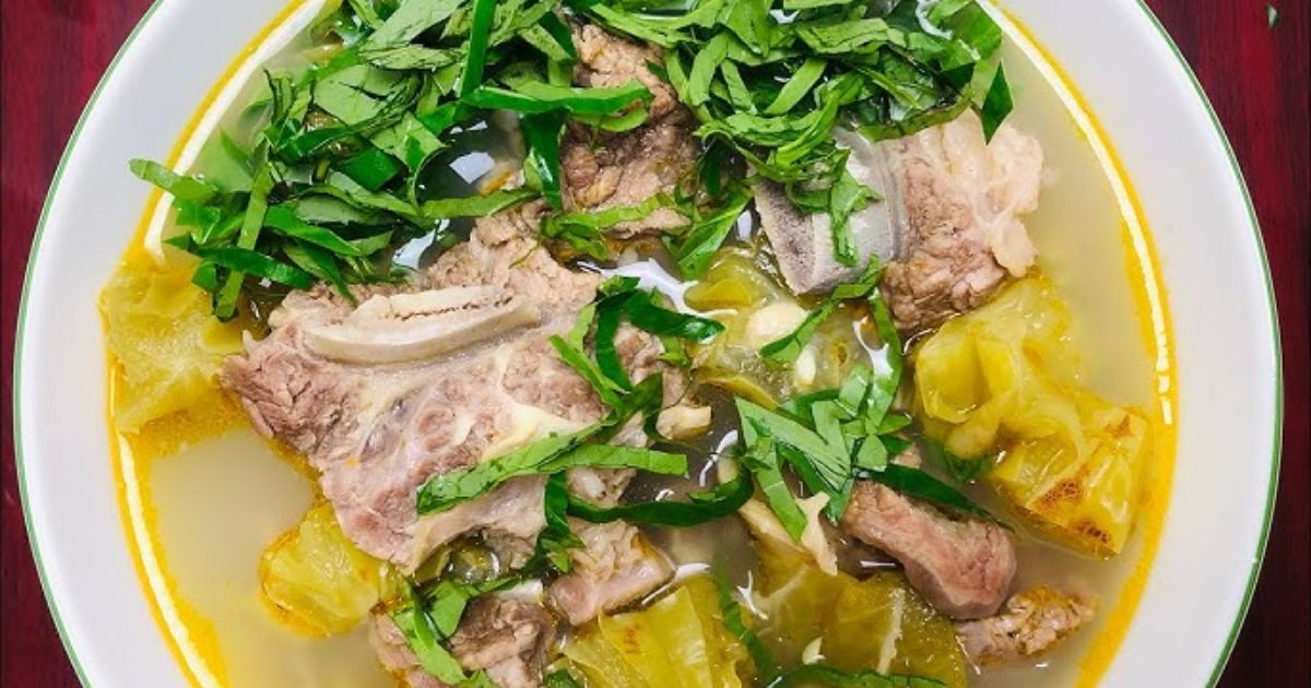 Canh măng tươi hầm sườn heo mang lại vị ngọt thanh tự nhiên