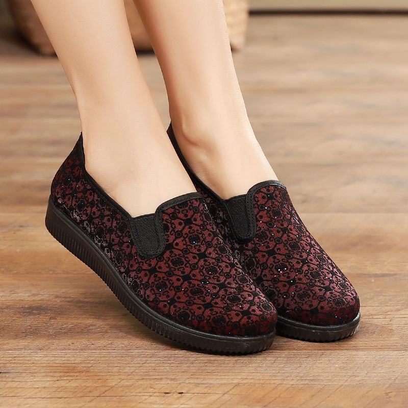 Giày chống trượt giúp bảo vệ an toàn tối đa khi di chuyển