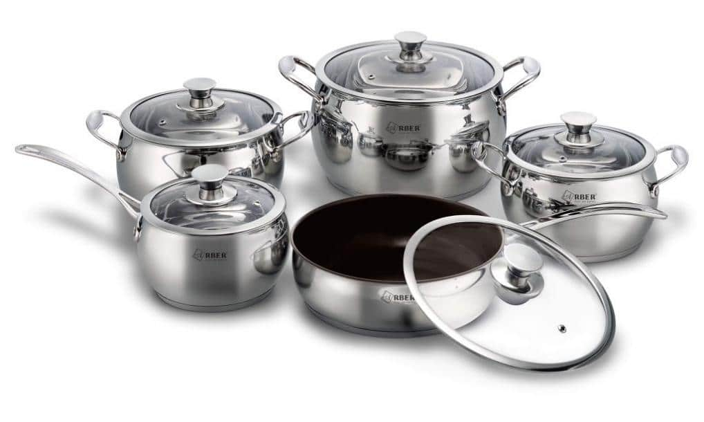 Một bộ nồi inox đa lớp sáng bóng sẽ làm bừng sáng gian bếp ngày Tết