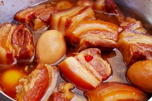 Nồi thịt kho tàu mang lại hương vị đậm đà và vô cùng đưa cơm