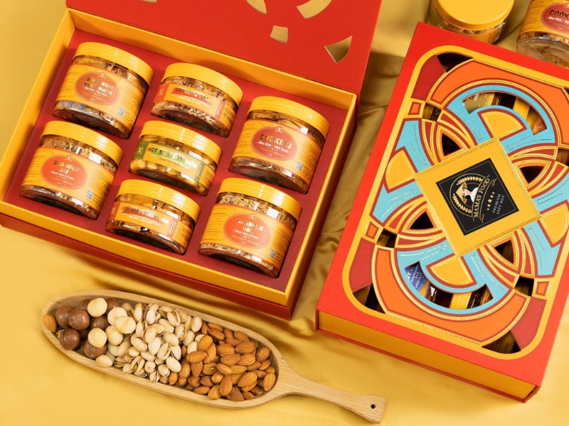 Quà Tết nên tặng gì cho hợp lý có thể cân nhắc các loại hạt 