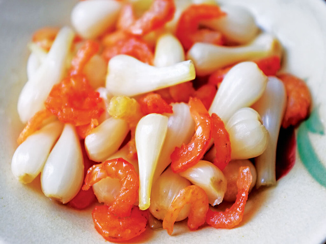 Tôm khô củ kiệu là hình ảnh biểu tượng của tết miền Tây