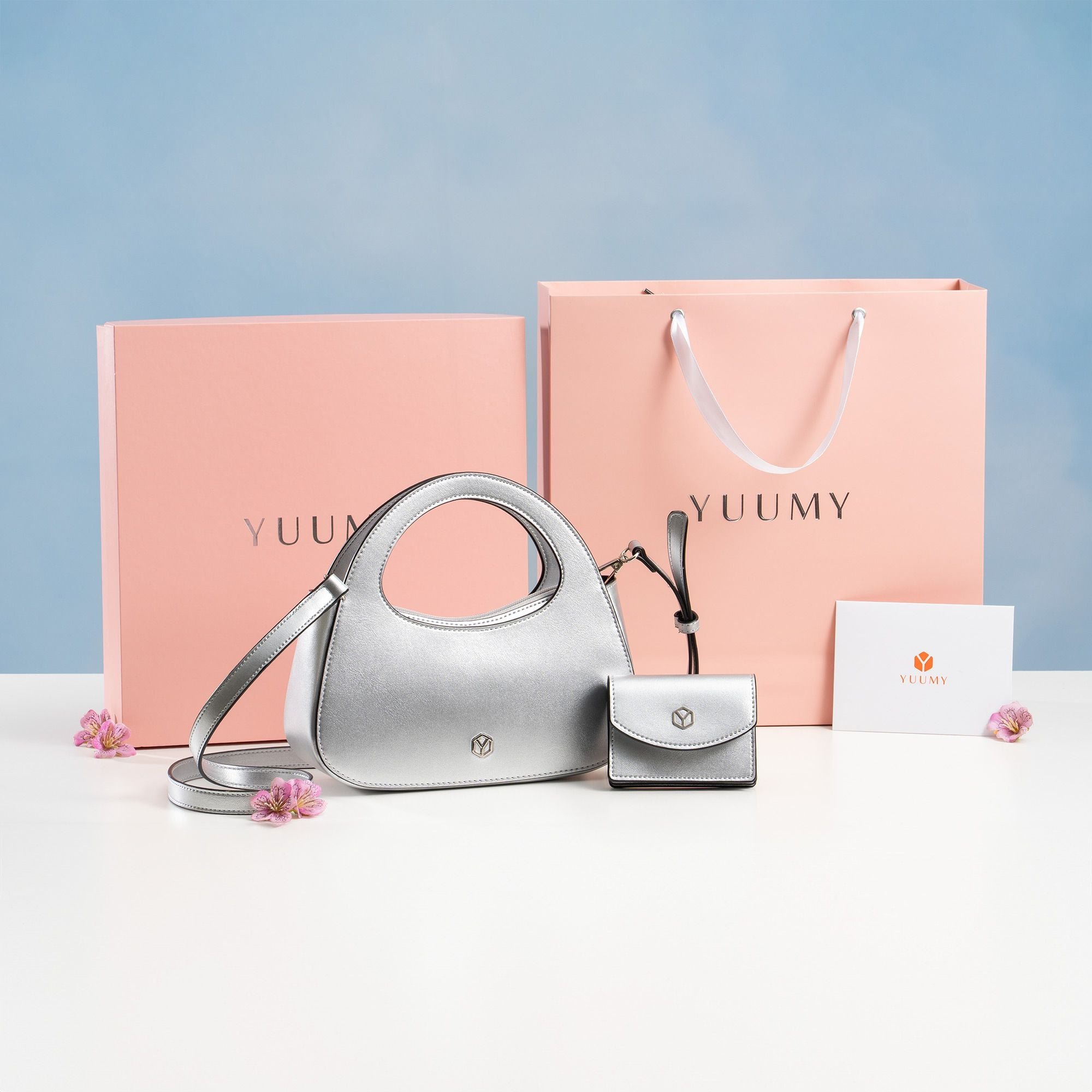 Túi xách da thời trang giúp mẹ thêm quý phái khi diện áo dài du xuân