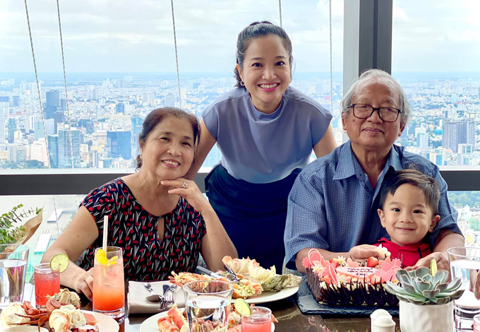 Ăn tối tại nhà hàng giúp mẹ được nghỉ ngơi hoàn toàn