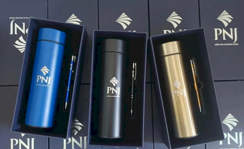 Bình giữ nhiệt vô cùng hữu dụng cho chị em làm văn phòng