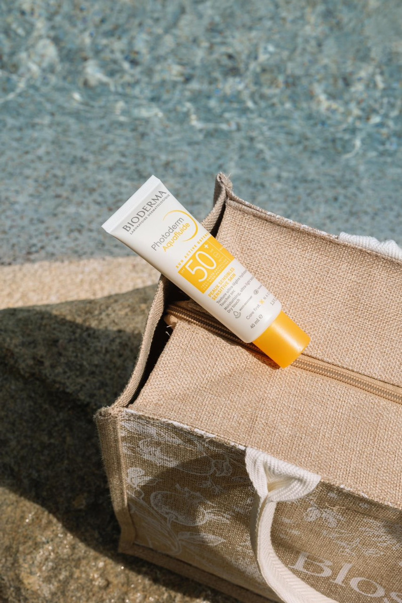 Bioderma Aquafluide lỏng như nước giúp kiểm soát nhờn cực tốt