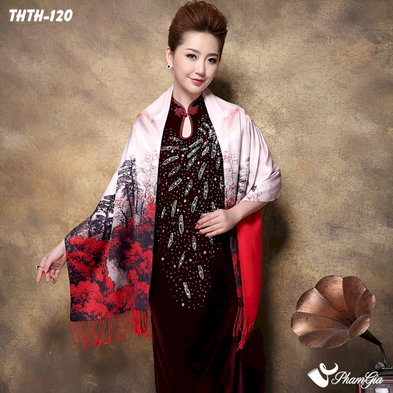 Chiếc khăn choàng là món quà giúp tôn lên vẻ đẹp của mẹ