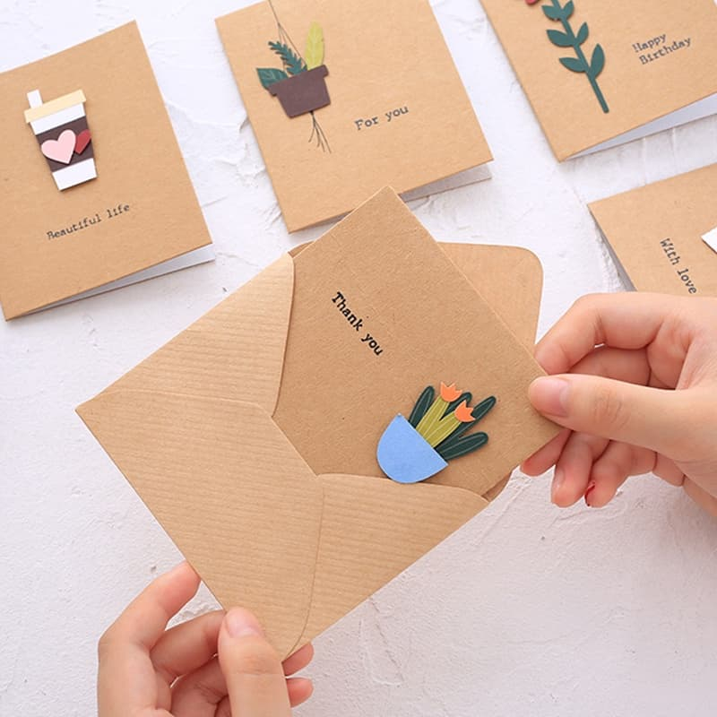 Chiếc thiệp tự làm chứa đựng tâm huyết vô giá của người tặng