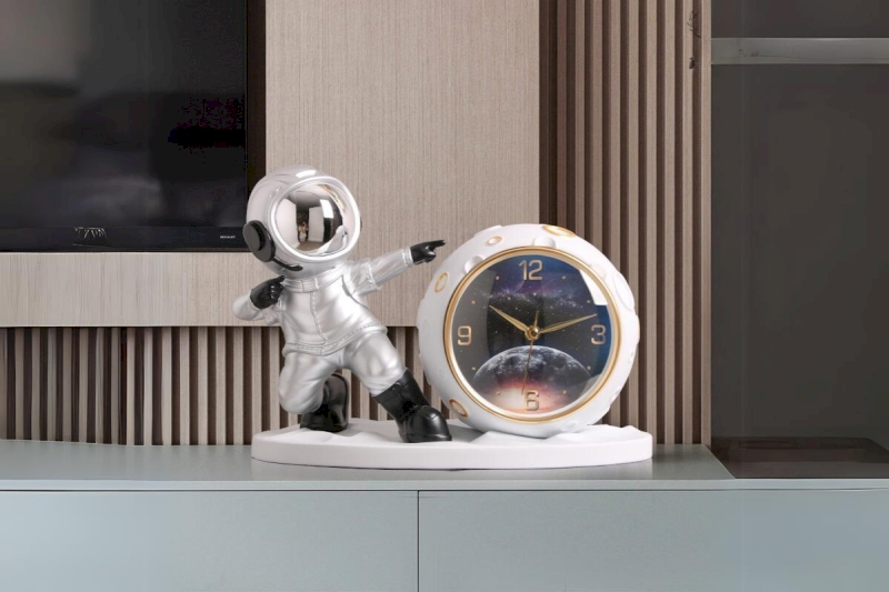 Đồng hồ để bàn là điểm nhấn thanh lịch cho không gian