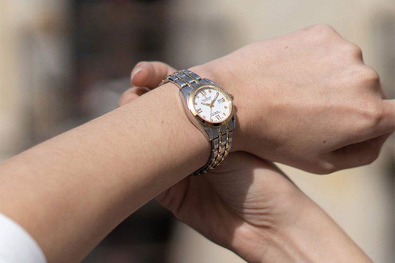 Đồng hồ đeo tay tạo điểm nhấn vô cùng thanh lịch