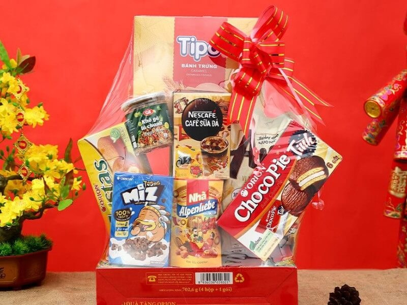 Giỏ quà Tết rực rỡ mang lời chúc năm mới tràn ngập tài lộc