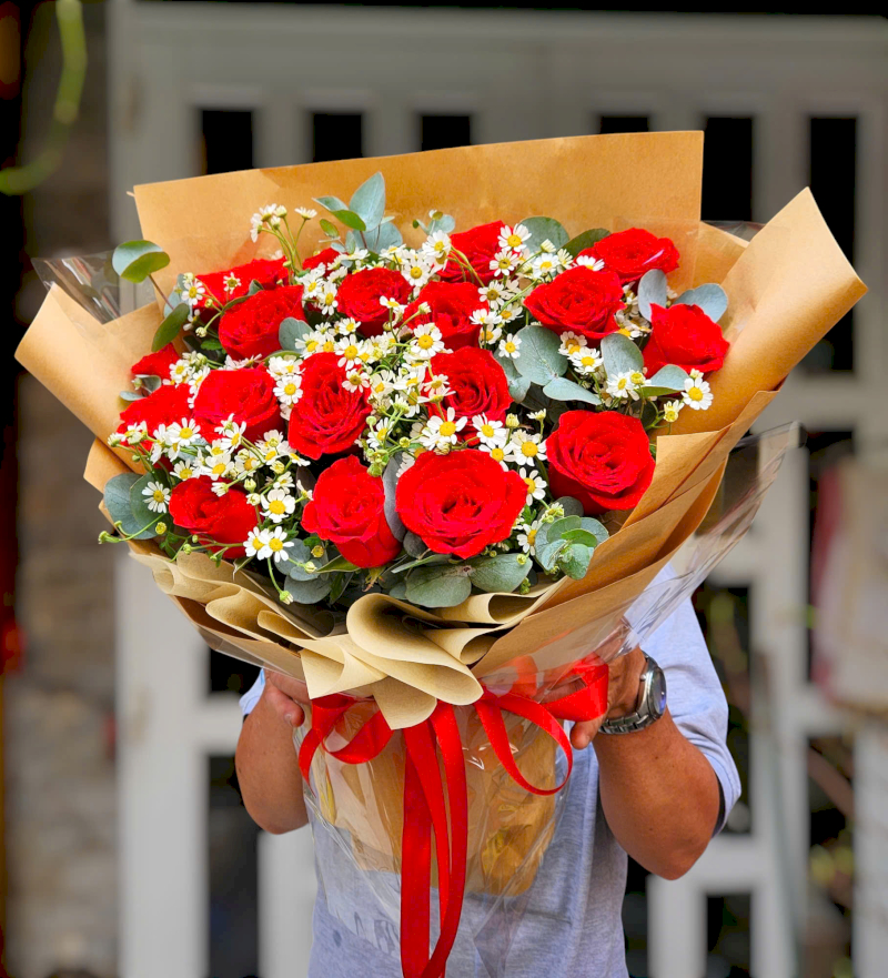 Hoa tươi rực rỡ là lời tri ân truyền thống vô cùng ý nghĩa