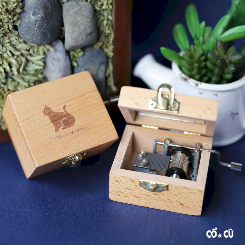 Hộp nhạc bằng gỗ phát ra những giai điệu êm ái lãng mạn