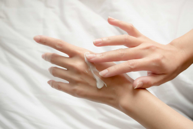 Kem dưỡng da tay bảo vệ đôi bàn tay khỏi bị khô ráp