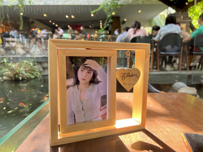 Khung ảnh gỗ lồng hình tập thể lớp vô cùng ý nghĩa