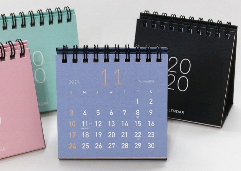 Lịch để bàn nghệ thuật giúp theo dõi thời gian dễ dàng