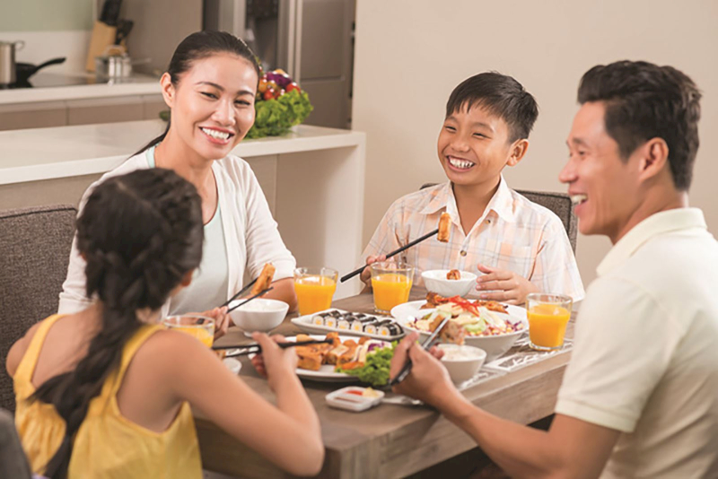 Mâm cơm ấm cúng tự nấu khiến mẹ vô cùng hạnh phúc