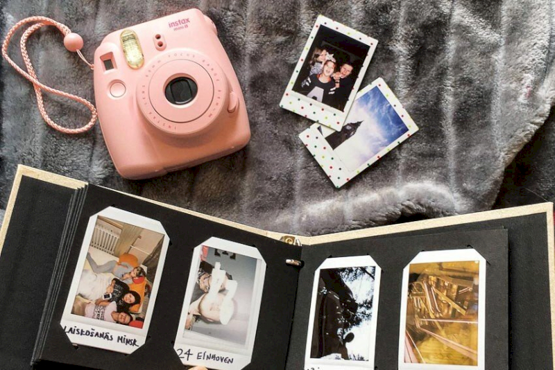 Máy ảnh in ngay ghi lại khoảnh khắc nghệ thuật hoài cổ