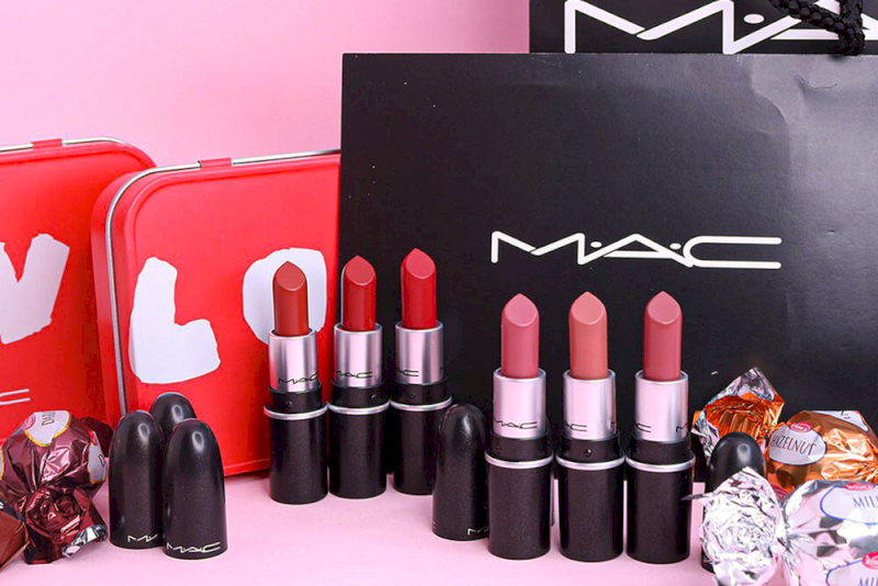 Son môi là món mỹ phẩm tặng 8/3 phái đẹp khó chối từ